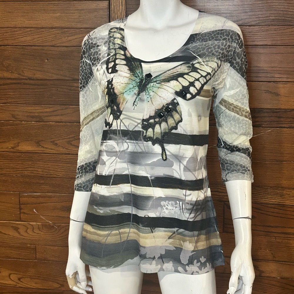 B.L.E.U. Gray and White Graphic Blouse Relaxed Fit